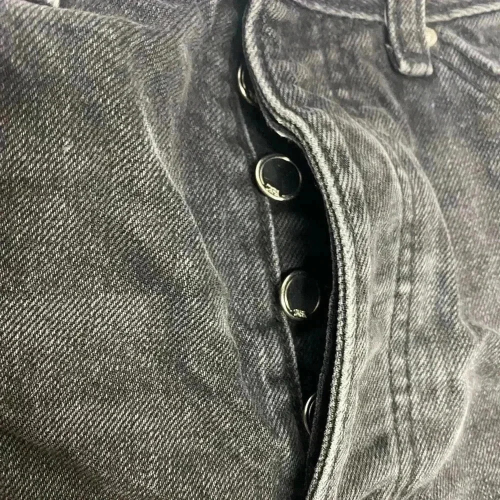 Zara short black distressed jean short‎ women’s size 6 - Picture 5 of 8